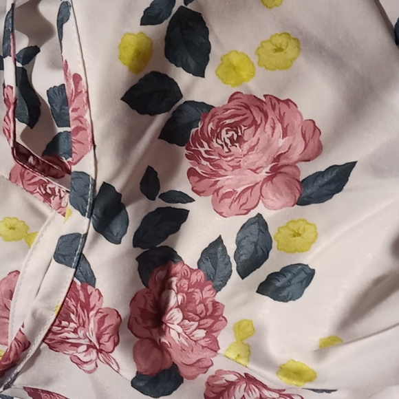 NWT Shein Halter Top with Pretty Lavender Floral Design - Picture 11 of 11